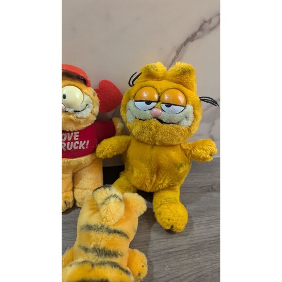 Vintage Garfield Plush Toy Set With Love Struck Valentines Day Theme - Picture 3 of 9